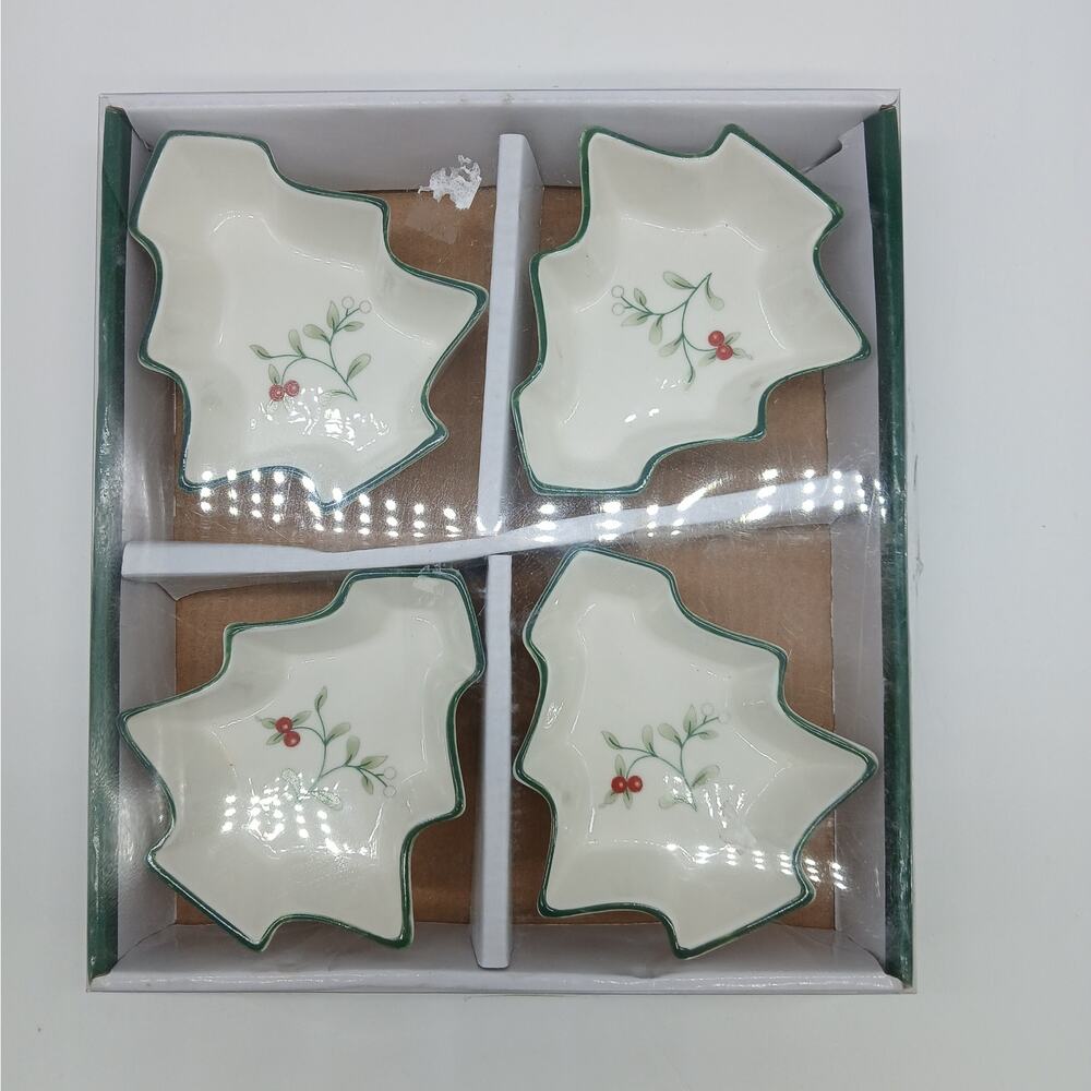 Pfaltzgraff Winterberry Holiday Christmas Tree Dip Bowls Set of 4 Christmas